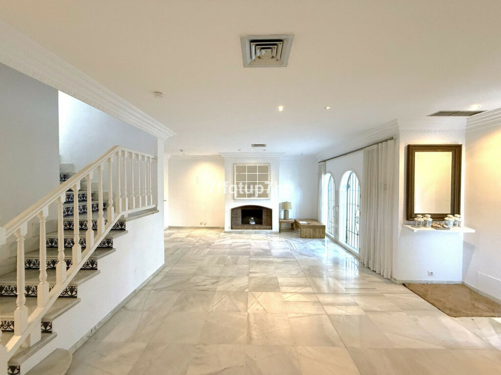 Townhouse Puerto Banús Málaga - image 6