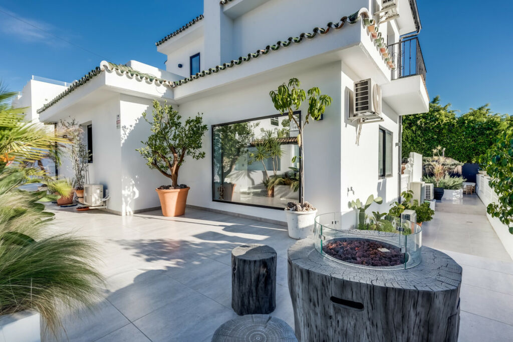 Detached Villa Nueva Andalucía Málaga - image 7