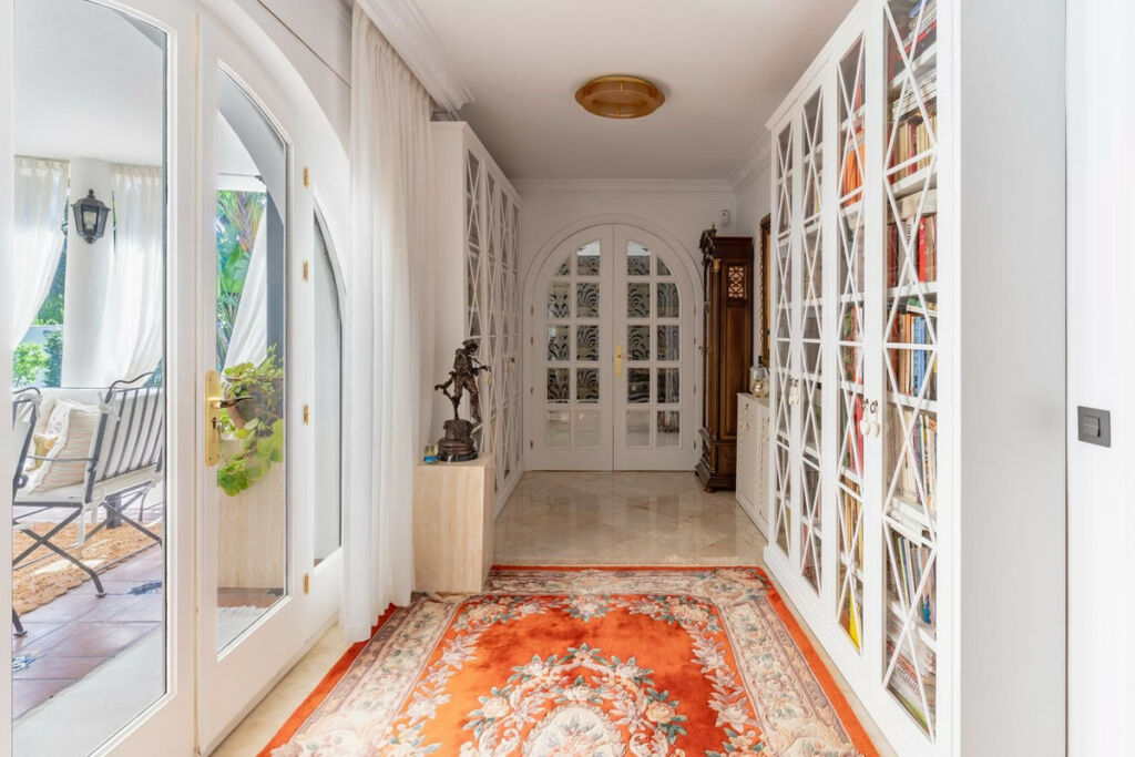 Detached Villa Nagüeles Málaga - image 6