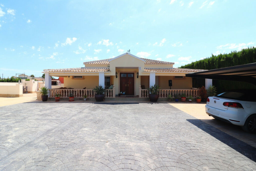 Detached Villa Heredades Alicante - image 9