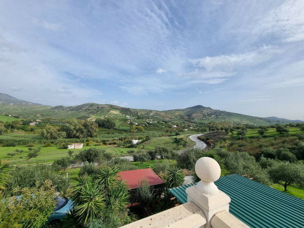 Detached Villa Tolox Málaga - image 6