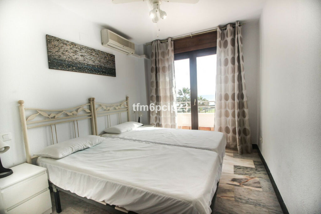 Townhouse La Duquesa Málaga - image 6