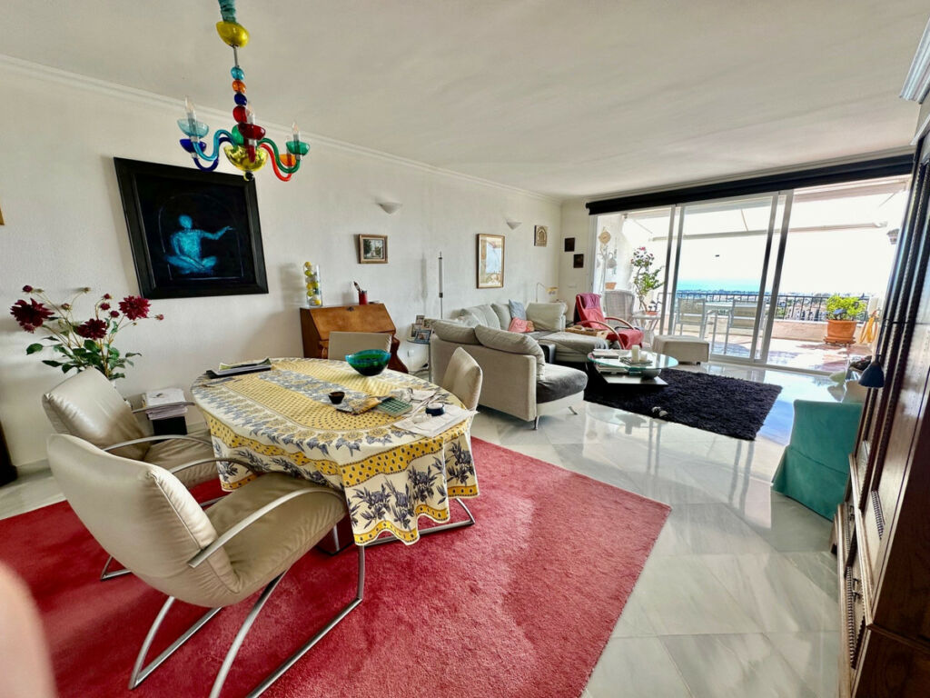 Middle Floor Apartment Benahavís Málaga - image 6