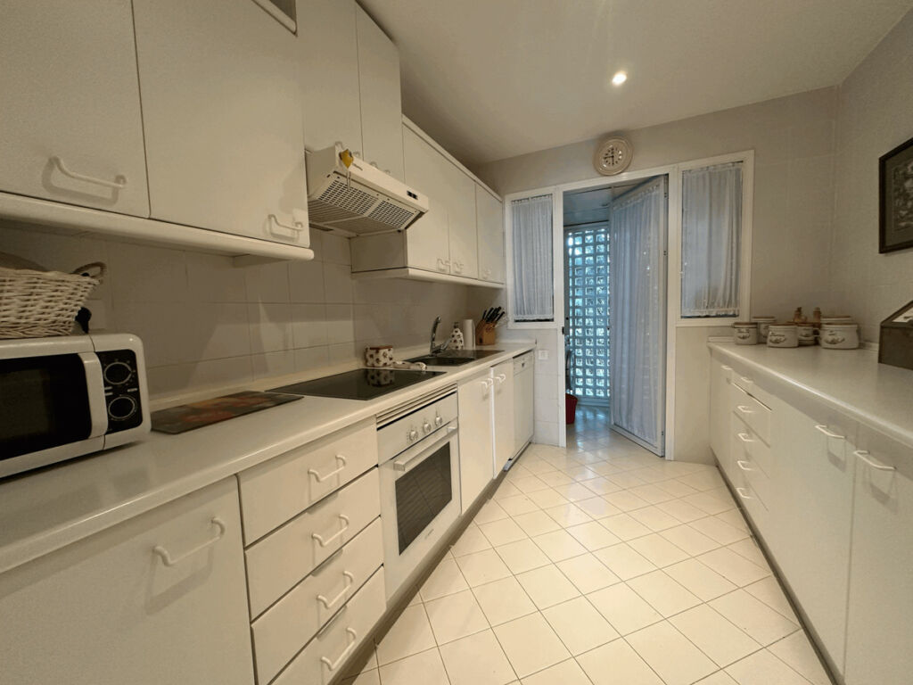 Middle Floor Apartment Estepona Málaga - image 7