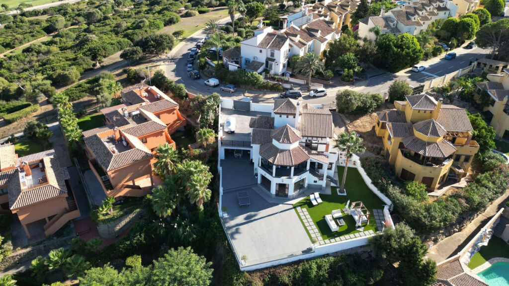 Detached Villa La Línea Cádiz - image 7