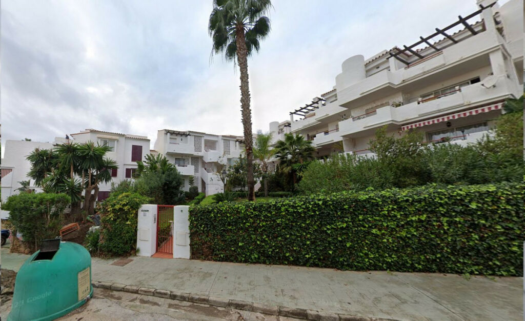 Middle Floor Apartment Bel Air Málaga - image 6