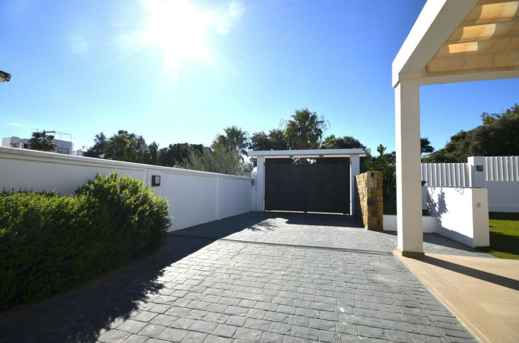 Detached Villa Manilva Málaga - image 7