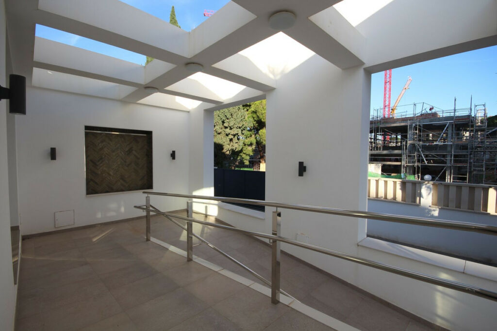 Detached Villa Elviria Málaga - image 7