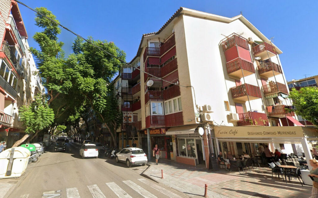 Middle Floor Apartment Fuengirola Málaga - image 7