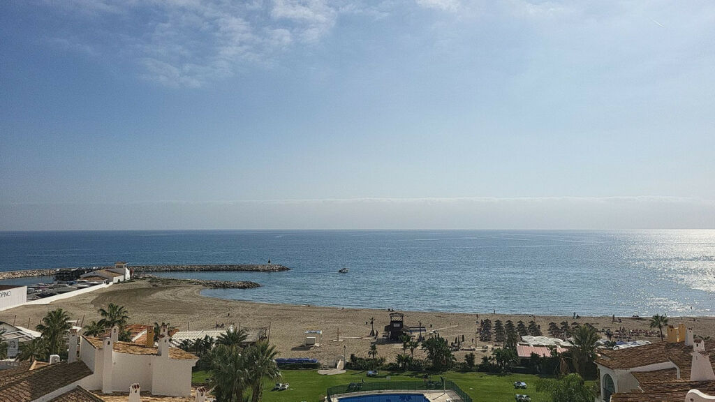 Top Floor Apartment Puerto de Cabopino Málaga - image 9