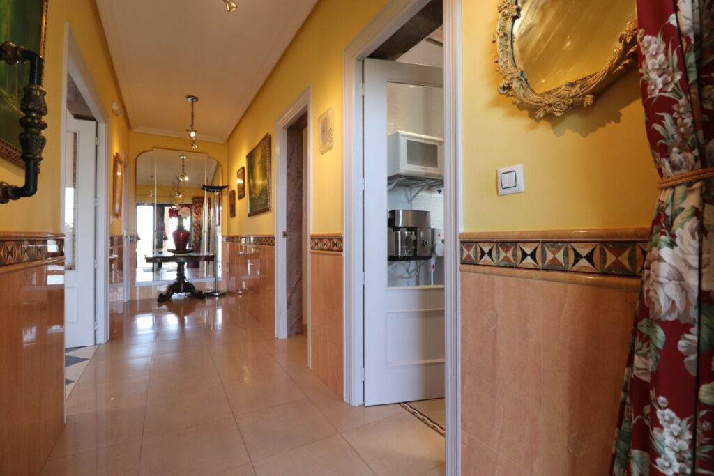 Detached Villa Algorfa Alicante - image 8