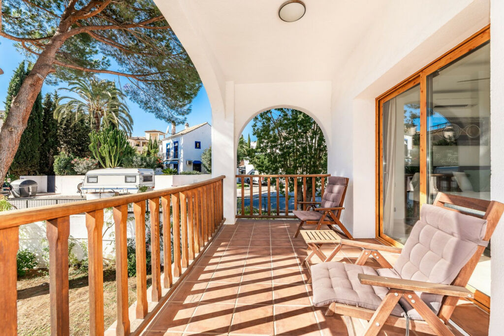 Detached Villa Nueva Andalucía Málaga - image 10