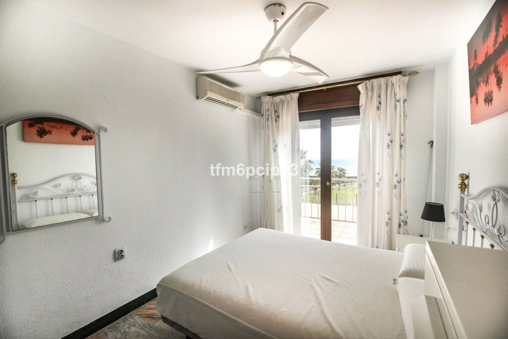 Townhouse La Duquesa Málaga - image 7