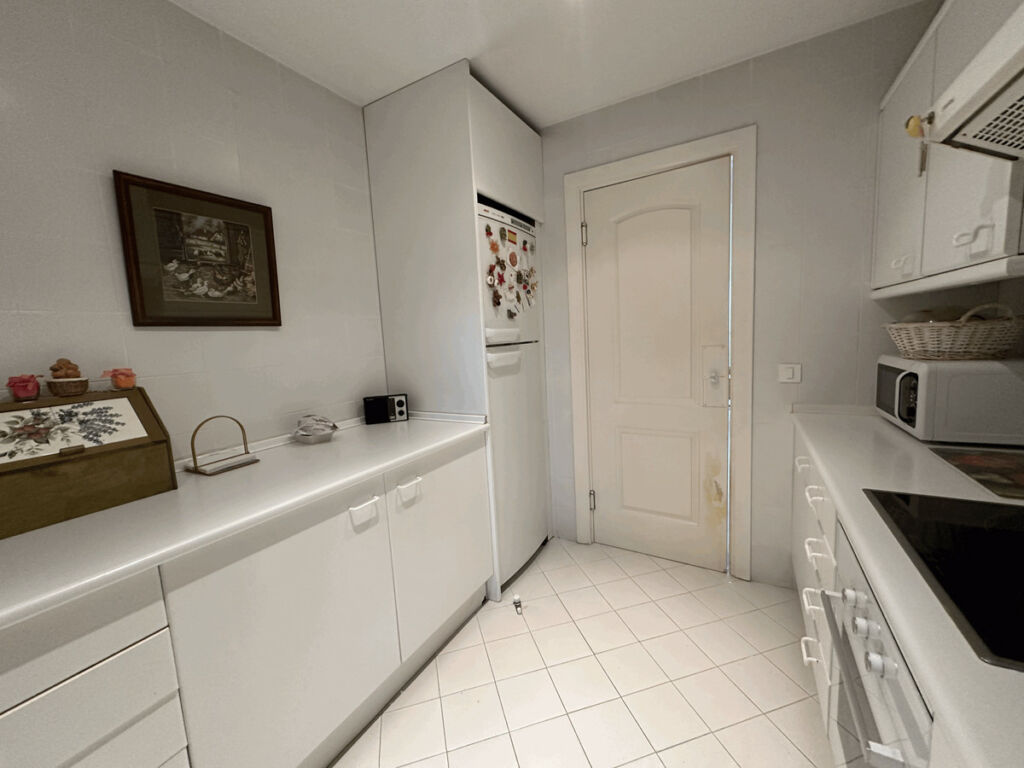 Middle Floor Apartment Estepona Málaga - image 8