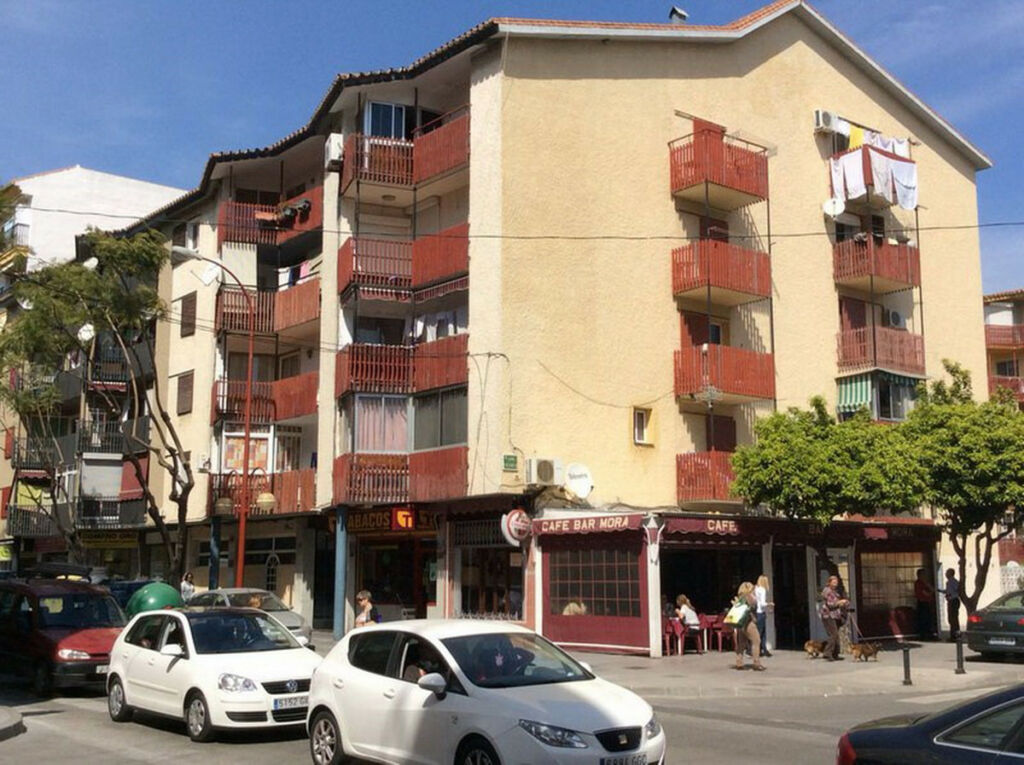Middle Floor Apartment Fuengirola Málaga - image 8