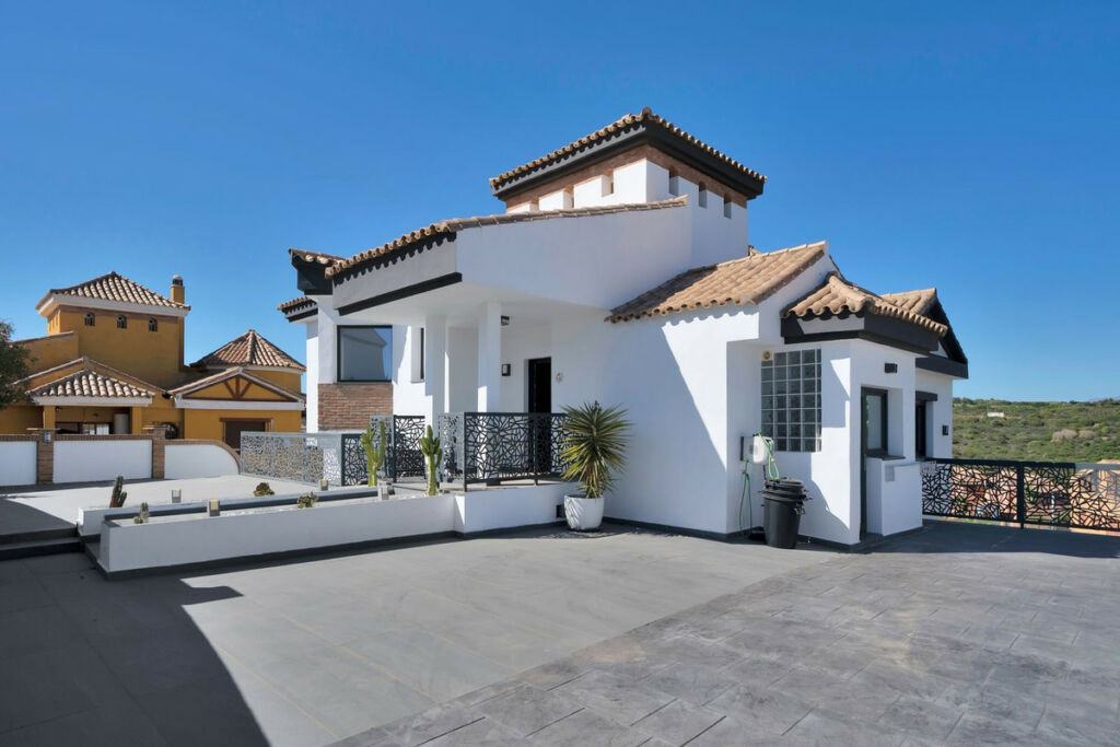 Detached Villa La Línea Cádiz - image 8
