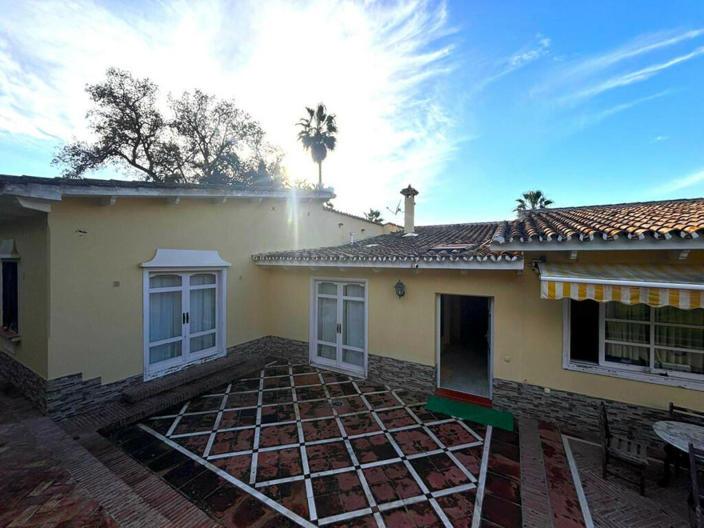 Detached Villa Elviria Málaga - image 17