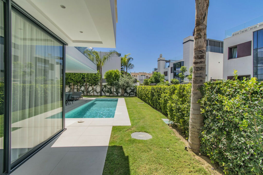 Detached Villa The Golden Mile Málaga - image 8