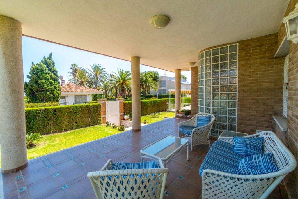 Detached Villa La Veleta Alicante - image 8