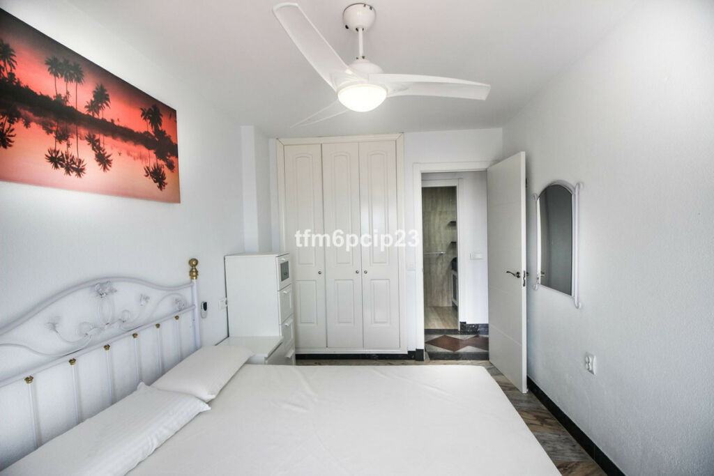 Townhouse La Duquesa Málaga - image 9