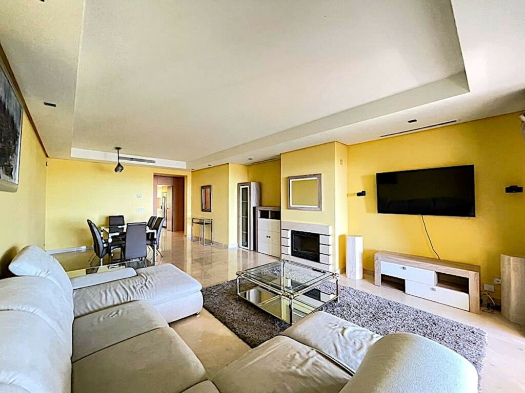 Middle Floor Apartment Benahavís Málaga - image 9