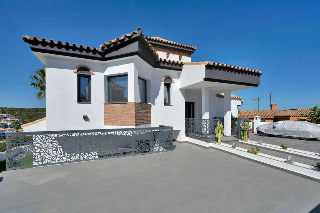 Detached Villa La Línea Cádiz - image 9