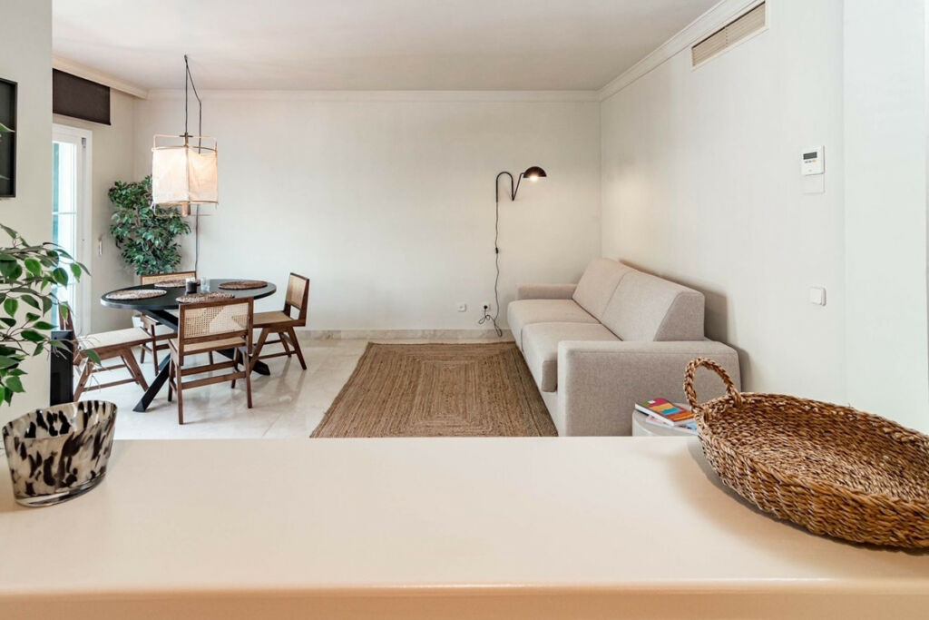Top Floor Apartment Nueva Andalucía Málaga - image 9