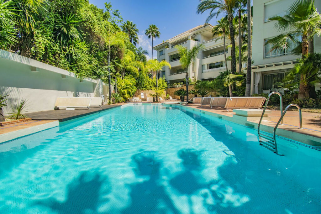 Penthouse Nagüeles Málaga - image 9