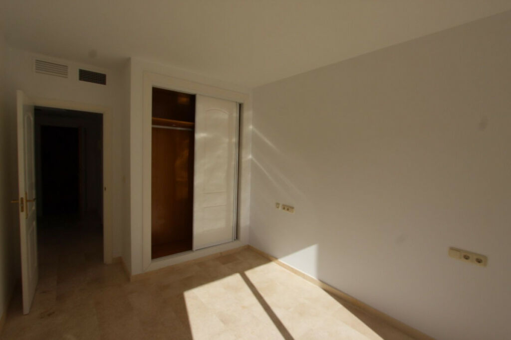 Middle Floor Apartment Fuengirola Málaga - image 9