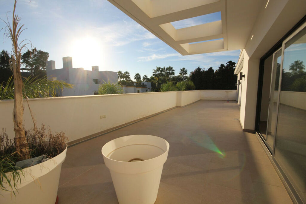 Detached Villa Elviria Málaga - image 9