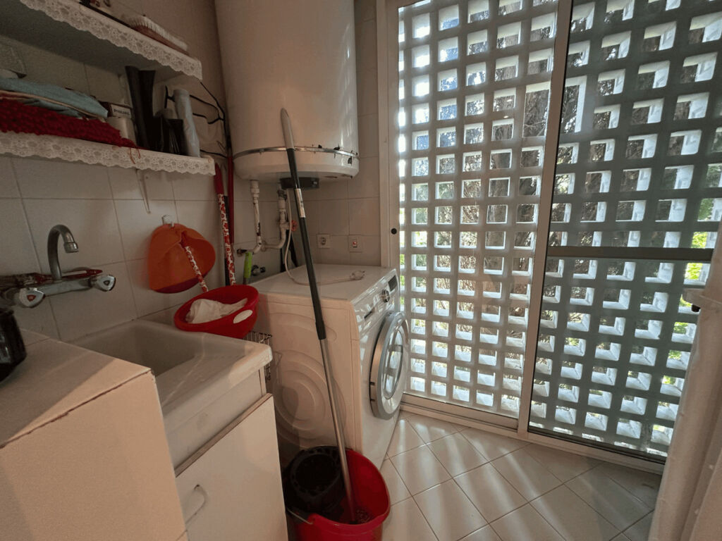 Middle Floor Apartment Estepona Málaga - image 9