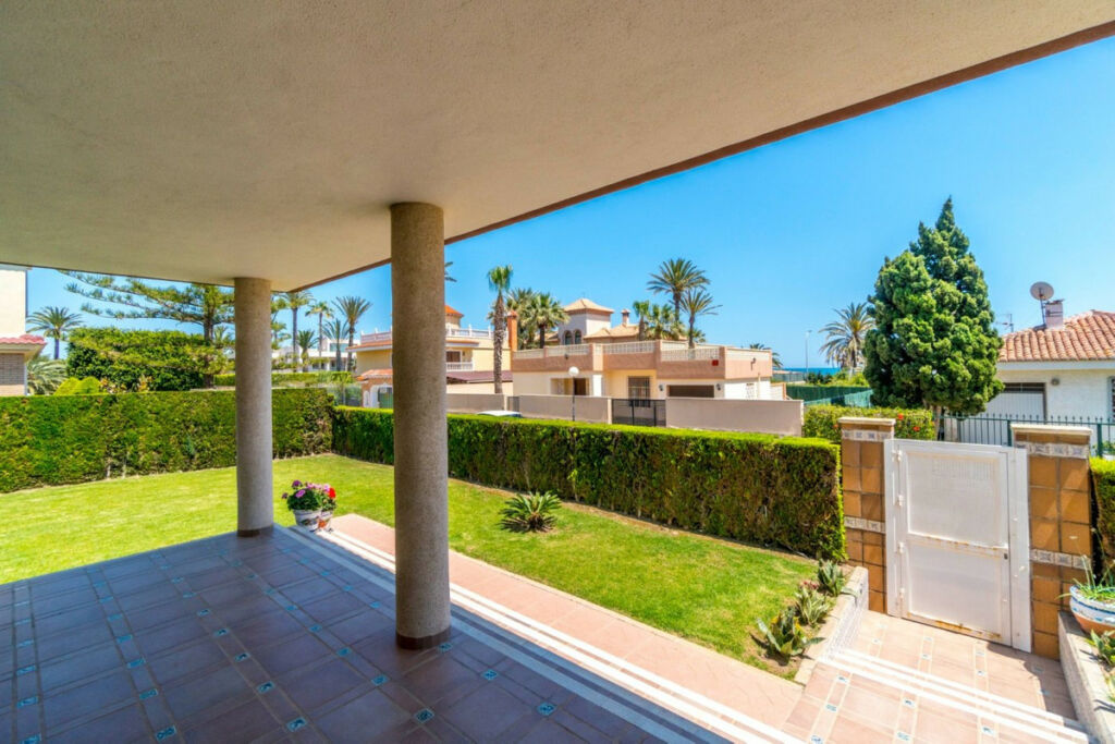 Detached Villa La Veleta Alicante - image 9