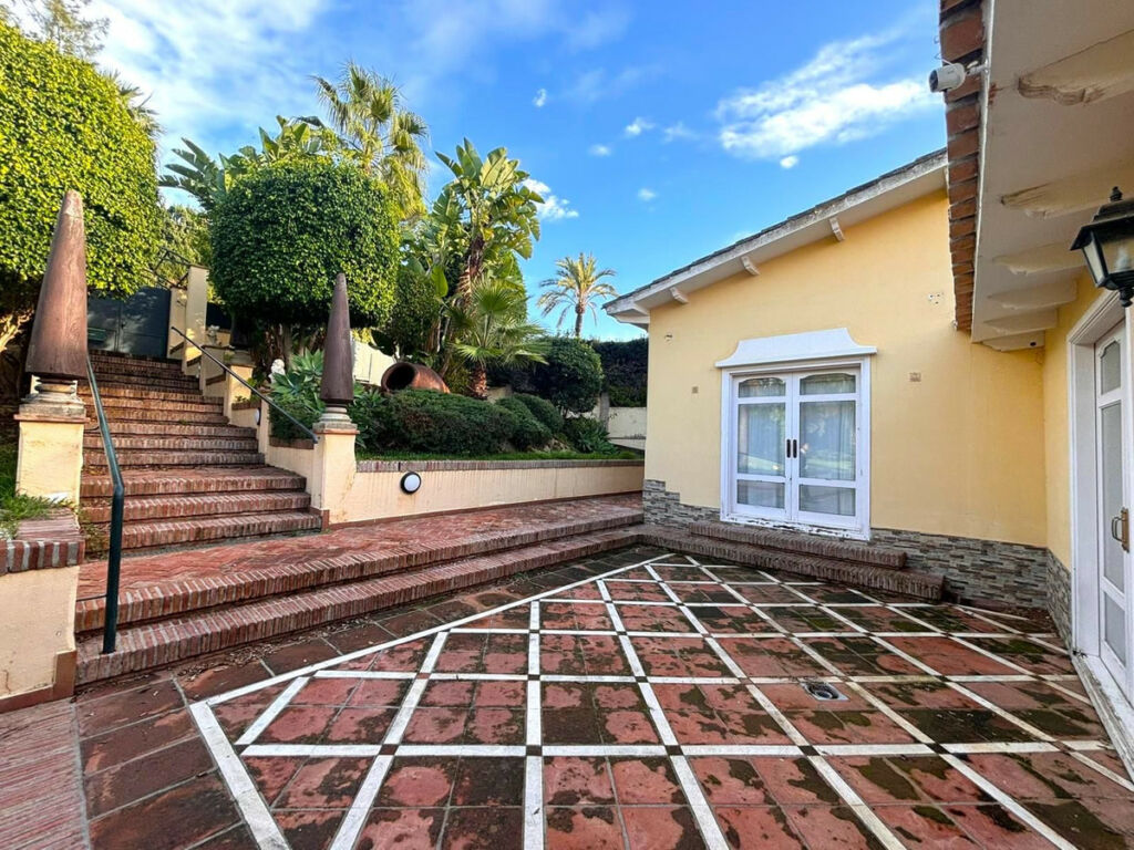 Detached Villa Elviria Málaga - image 18