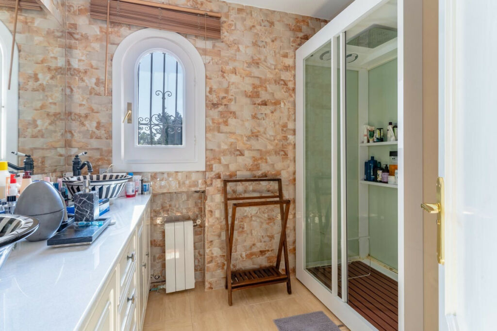 Detached Villa Nagüeles Málaga - image 9