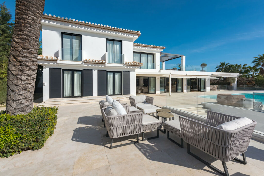 Detached Villa Nueva Andalucía Málaga - image 9