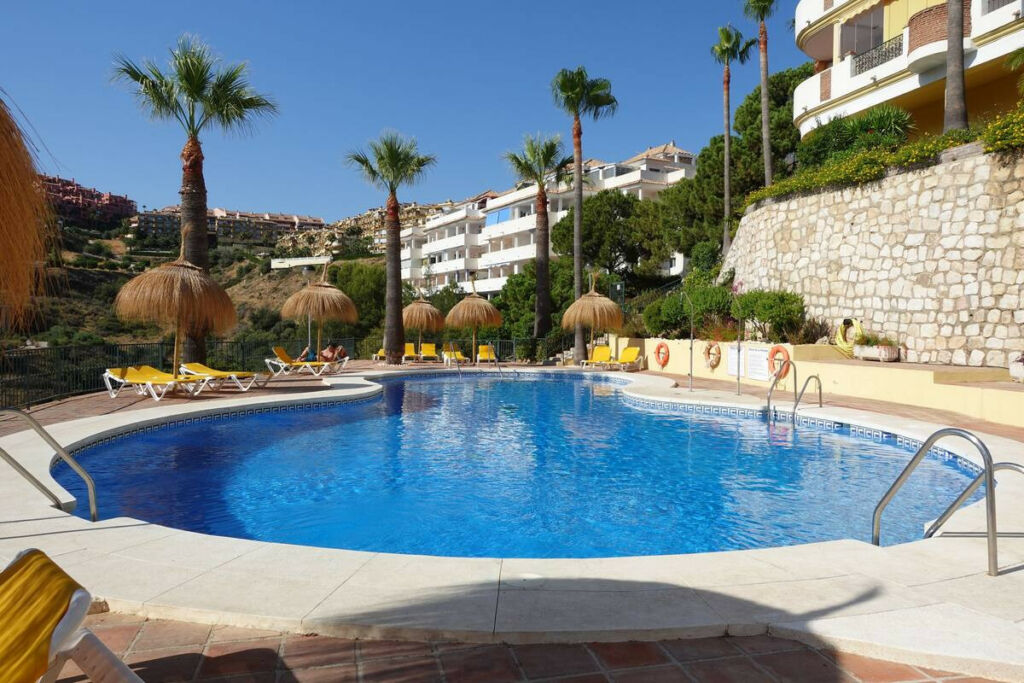 Middle Floor Apartment Calahonda Málaga - image 15