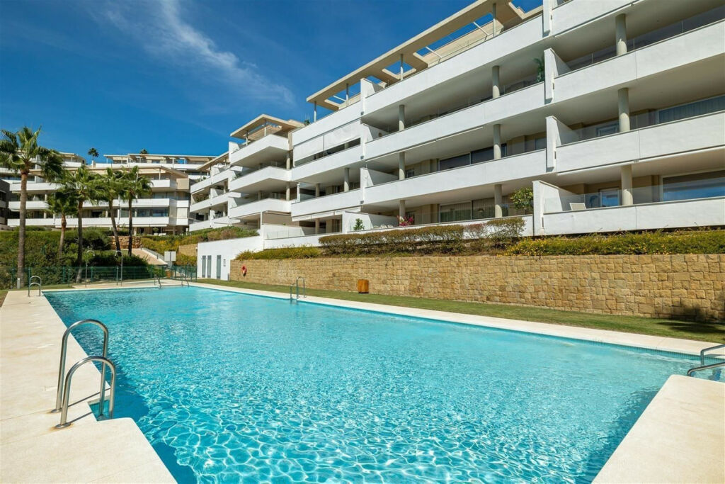 Middle Floor Apartment Los Arqueros Málaga - image 6