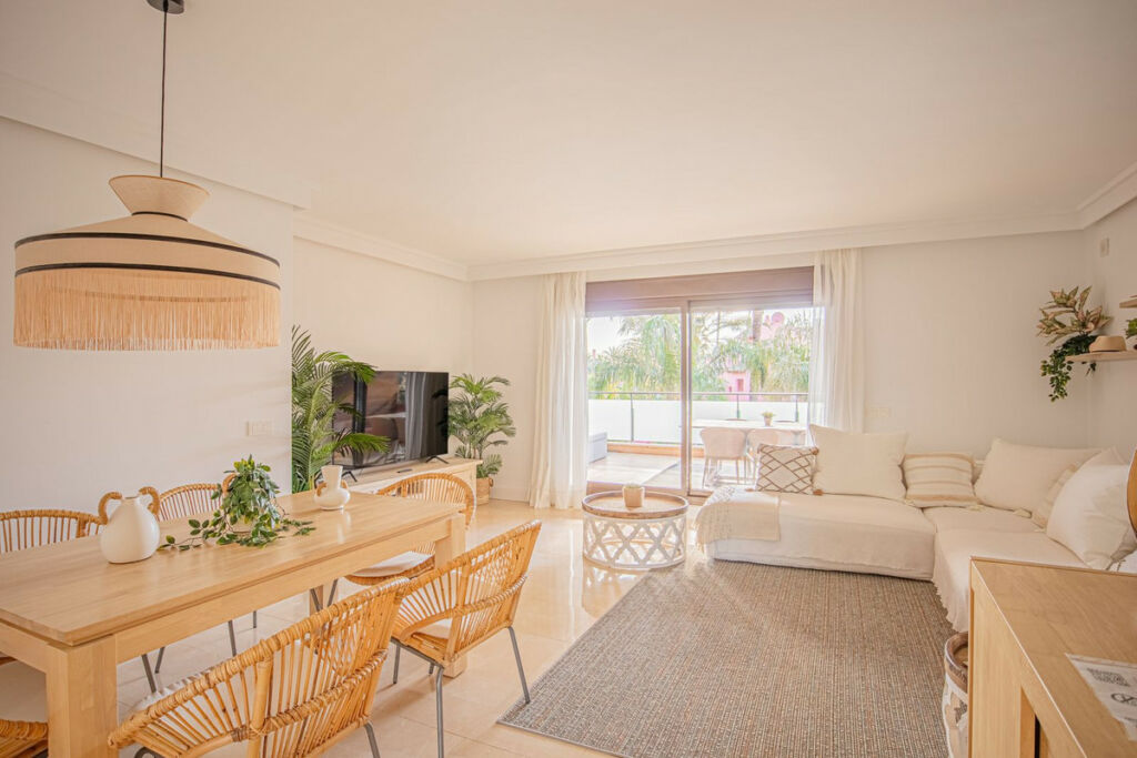 Middle Floor Apartment Estepona Málaga