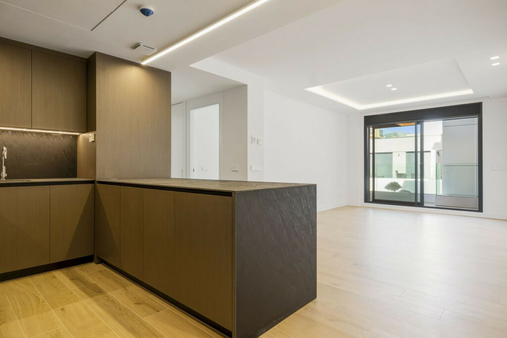 Middle Floor Apartment Fuengirola Málaga - image 4