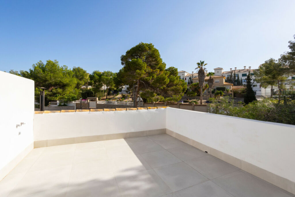 Townhouse Villamartin Alicante - image 5