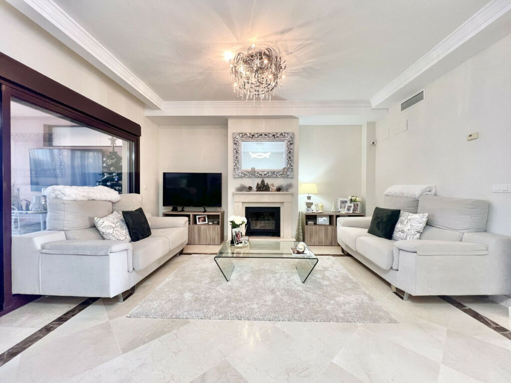Townhouse Estepona Málaga - image 10