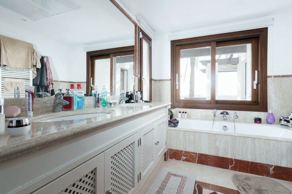 Townhouse Benahavís Málaga - image 10