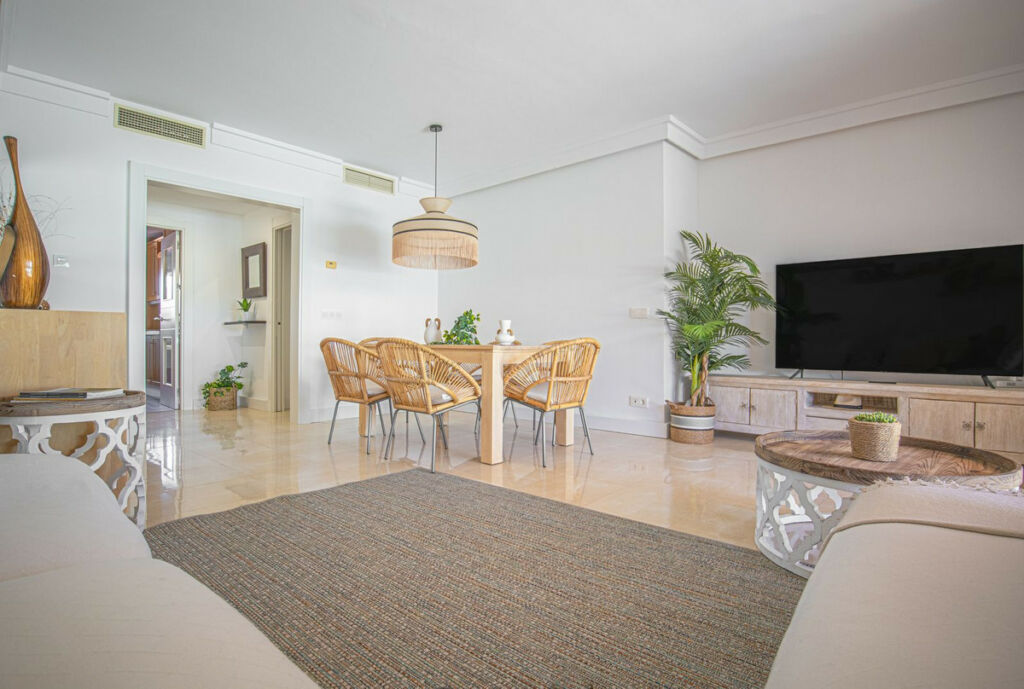 Middle Floor Apartment Estepona Málaga - image 10