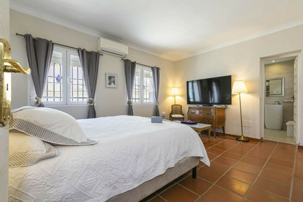 Detached Villa San Pedro de Alcántara Málaga - image 12