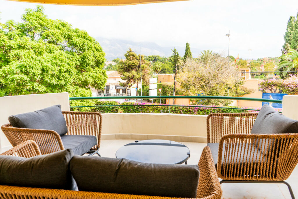 Middle Floor Apartment Nueva Andalucía Málaga - image 11