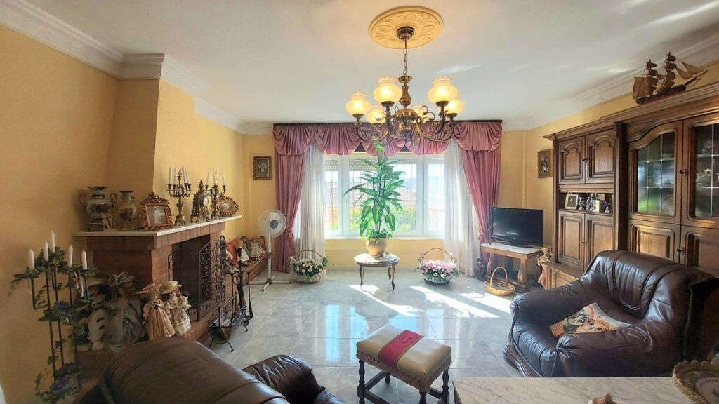 Detached Villa Puerto de la Torre Málaga - image 11