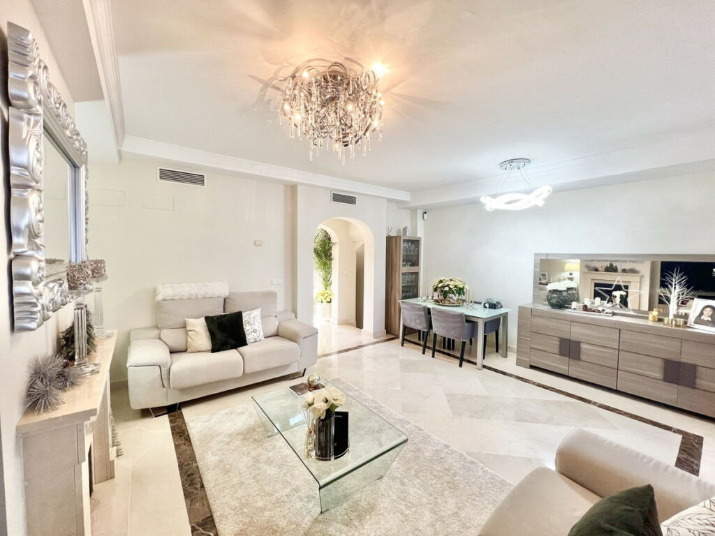 Townhouse Estepona Málaga - image 11