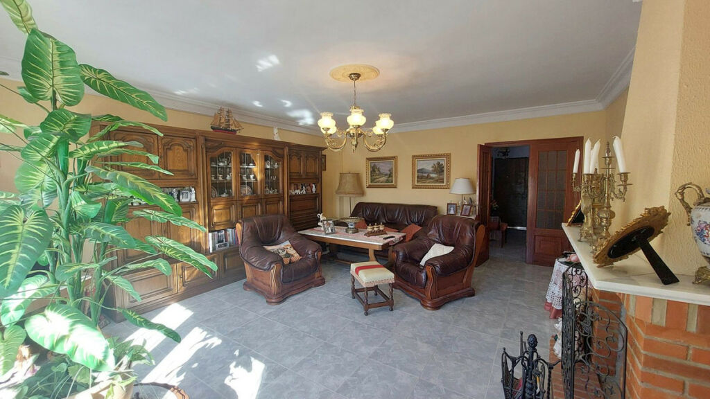 Detached Villa Puerto de la Torre Málaga - image 12