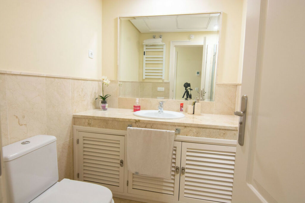 Middle Floor Apartment La Mairena Málaga - image 11