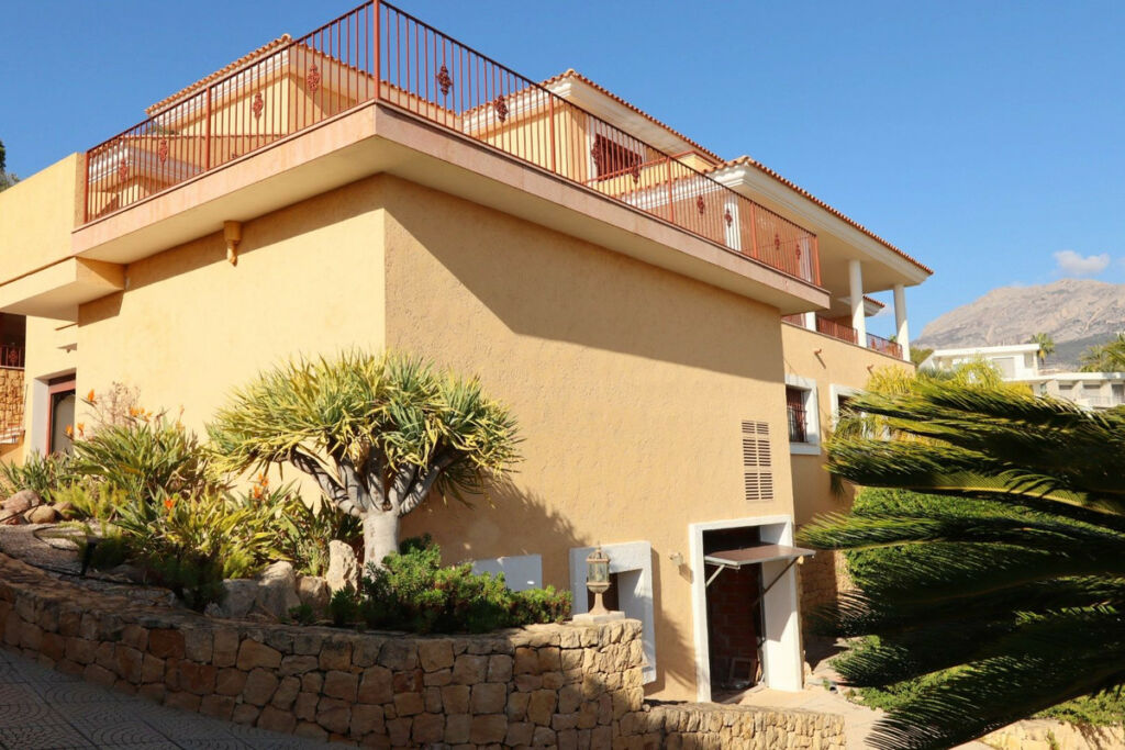 Detached Villa Altea Alicante - image 12